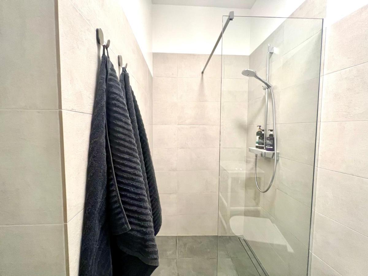 Stylish New Apartment In Riga Old Town - City Centre, Self Check-In, Walkable To Major Attractions Luaran gambar